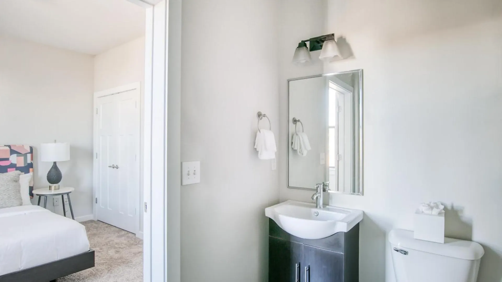 Cozysuites Music Row Modern 1Br With Free Parking 02 Nashville