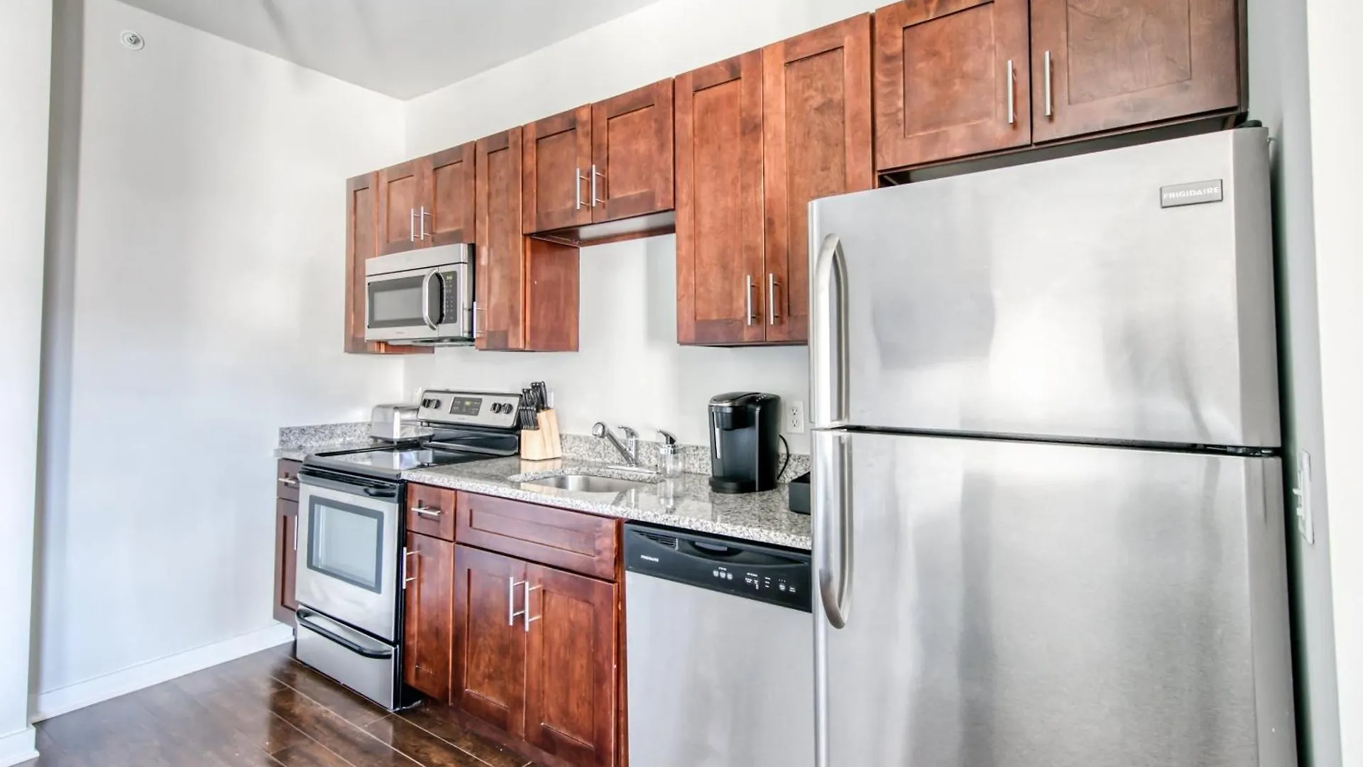 Cozysuites Music Row Modern 1Br With Free Parking 02 Nashville