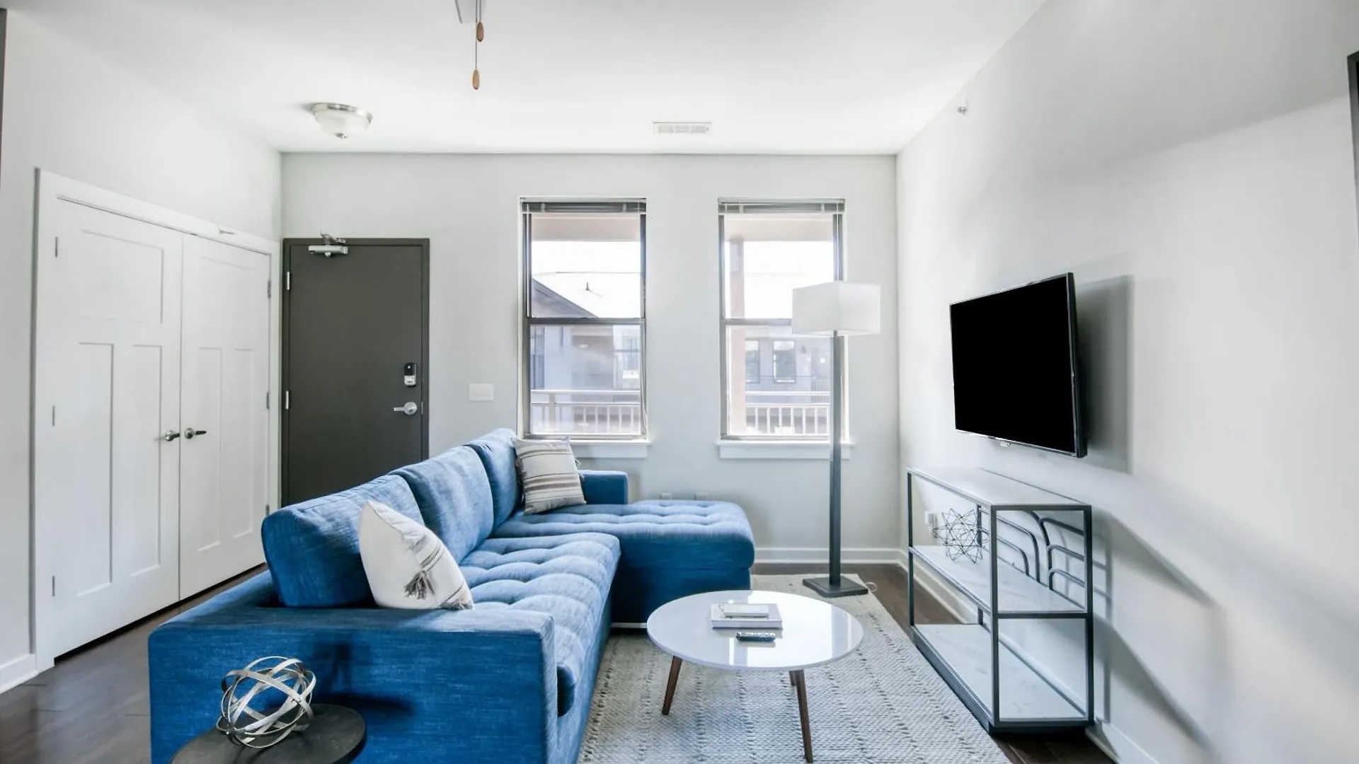 Cozysuites Music Row Modern 1Br With Free Parking 02 Nashville