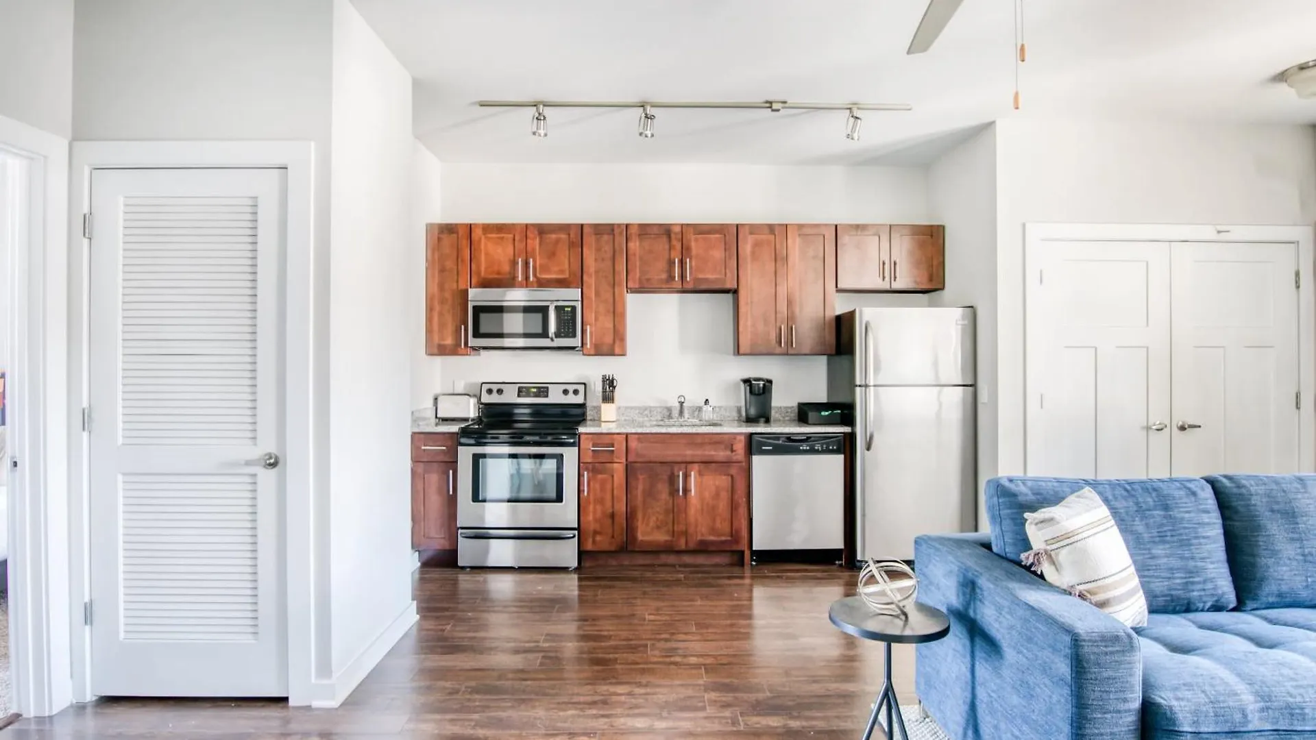 Cozysuites Music Row Modern 1Br With Free Parking 02 Nashville